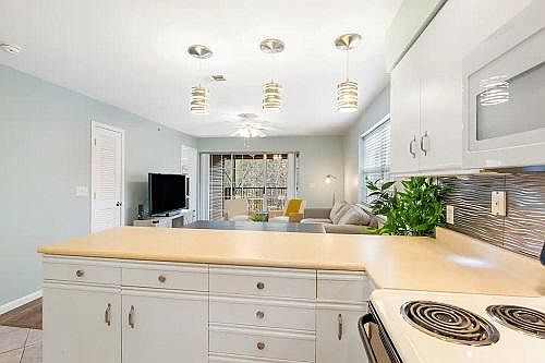 Kitchen bar