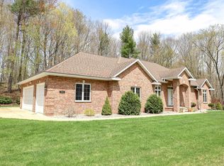 701 Hunters Run, Oneida, WI 54155