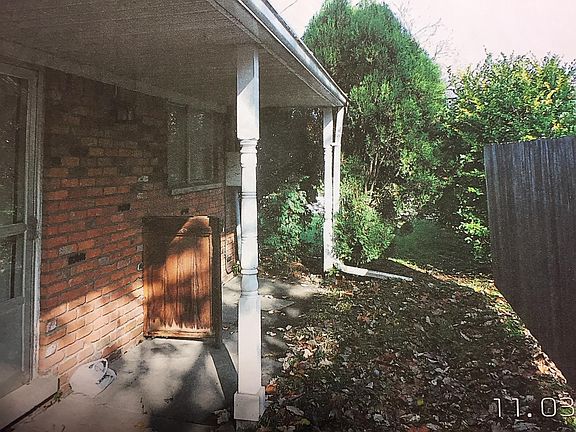 2nd image of 566 E Elmwood Ave
