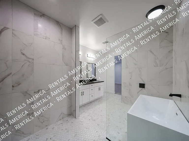2418 E Amelia Ave — Photo 46