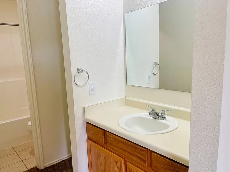 15418-15420 Kamary Ln — Photo 10
