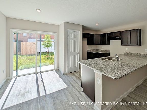 4th image of 4419 Melissa Ct W