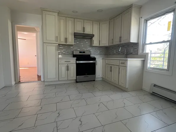 (undisclosed Address), Lynbrook, NY 11563