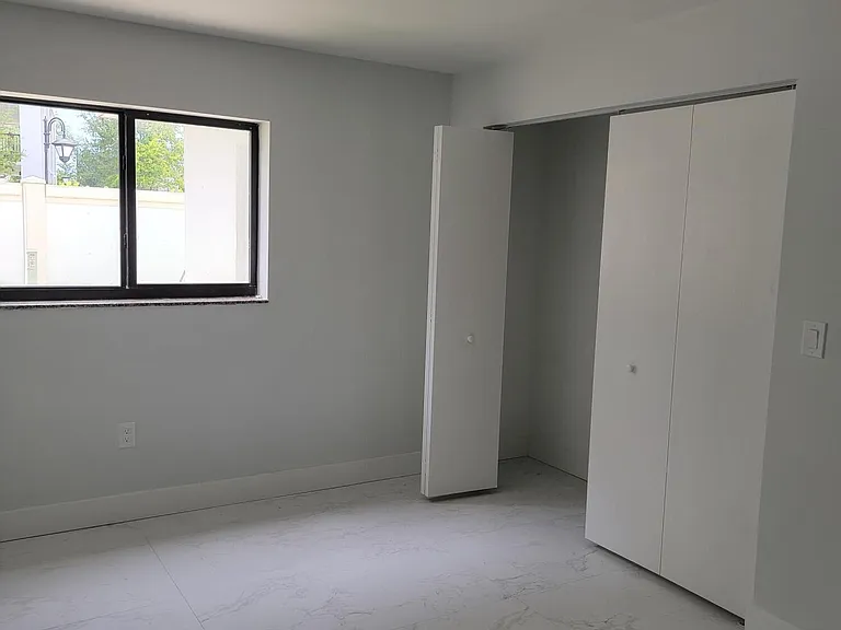 240 SW 7th St #9 — Photo 14