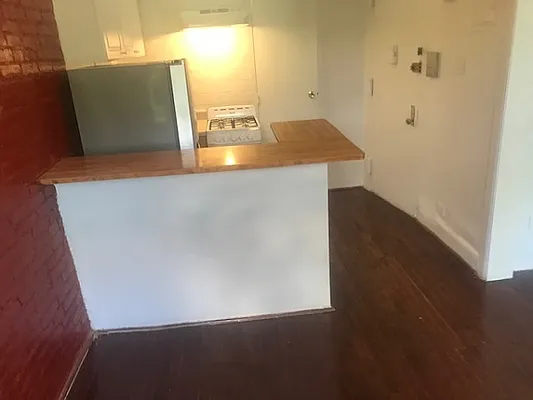 Rented by Perry Associates NYC Inc | media 13