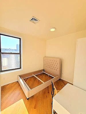 4th image of 302 Pleasant Ave #8B