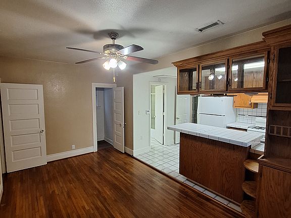 2nd image of 737A E 8th St #A