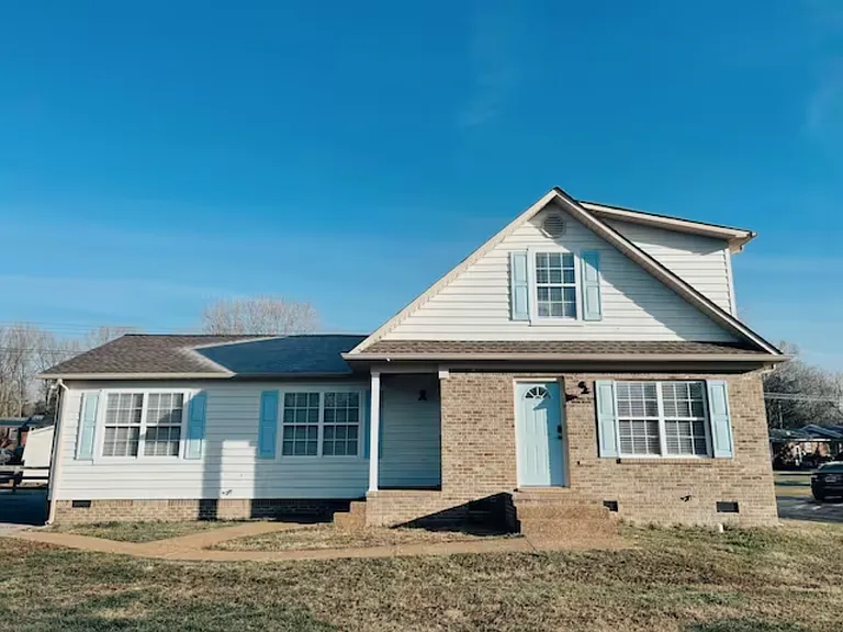Front of property. This unit is the one story on the left side. The two story is a separate unit.