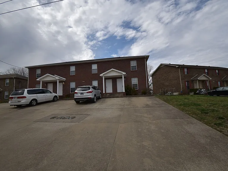 Peabody Dr - 362 (x4) — Photo 1