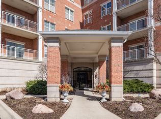 153 Pointe Dr Unit 201, Northbrook, IL 60062