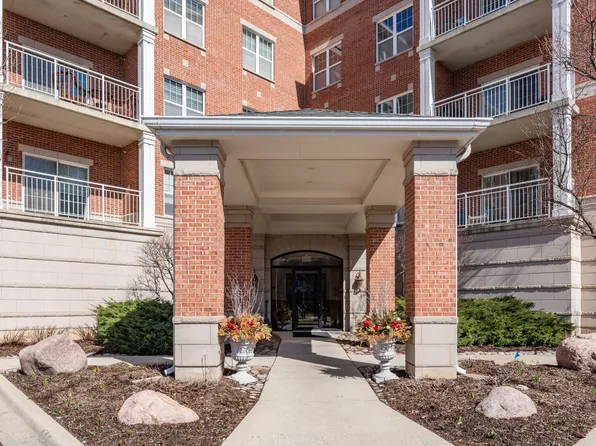 153 Pointe Dr Unit 201, Northbrook, IL 60062