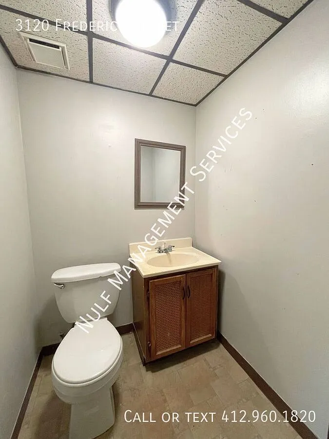 2 bed, 1.5 bath + Bonus Room House in Brighton Heights — Photo 4
