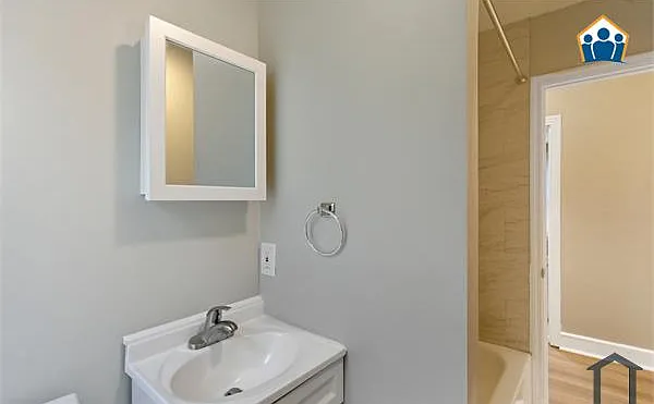 2530 Collins St — Photo 3
