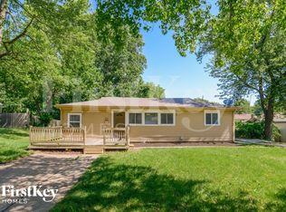 900 NE 62nd St, Kansas City, MO 64118