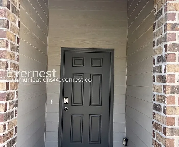1607 Ridgefield Cir — Photo 4