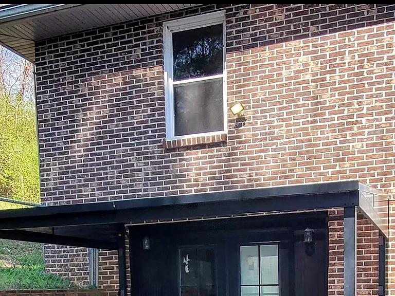 211 Waller St — Photo 2
