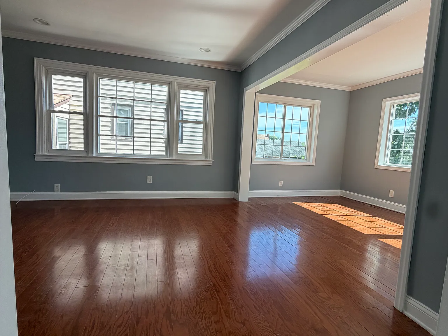 3 bed, 2.5 bath, 1500 sqft, $4,300 — Photo 3