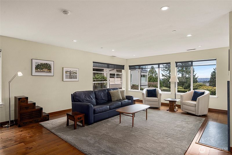 2nd image of 11122 NE 41st Drive #31