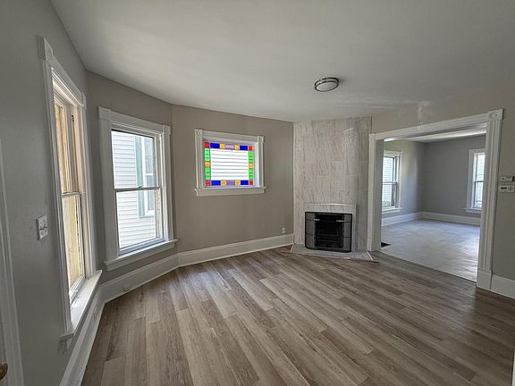 3rd image of 1537 E Irving PLACE