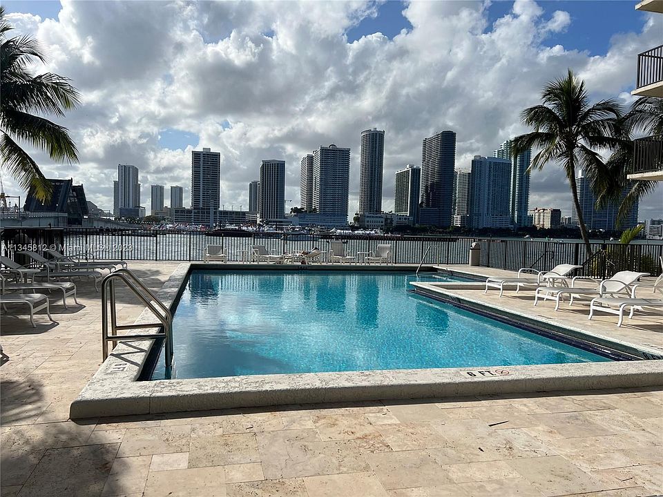 1st image of 801 N Venetian Dr #303