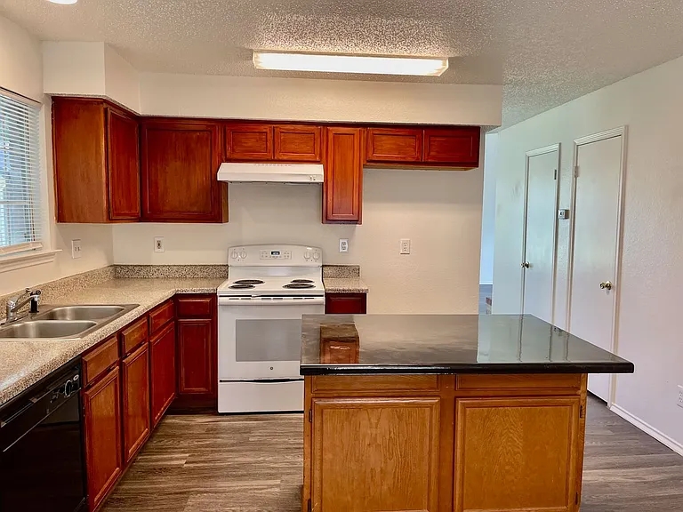 5202 Sherburne Dr — Photo 8