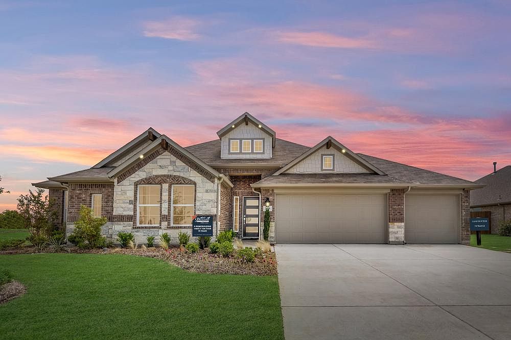 Woodland Creek 2 Homes Remaining! by Pacesetter Homes Texas in Lavon