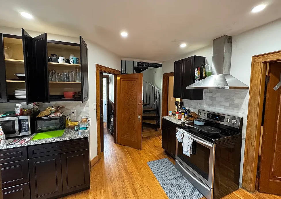 3 bed, 9999 sqft, $4,300 — Photo 3