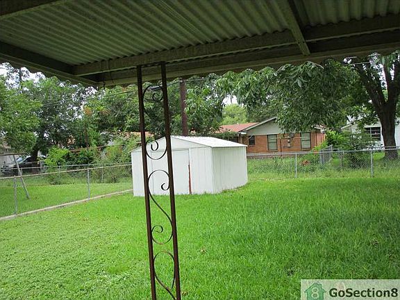 3rd image of 4931 Creekmoor Dr
