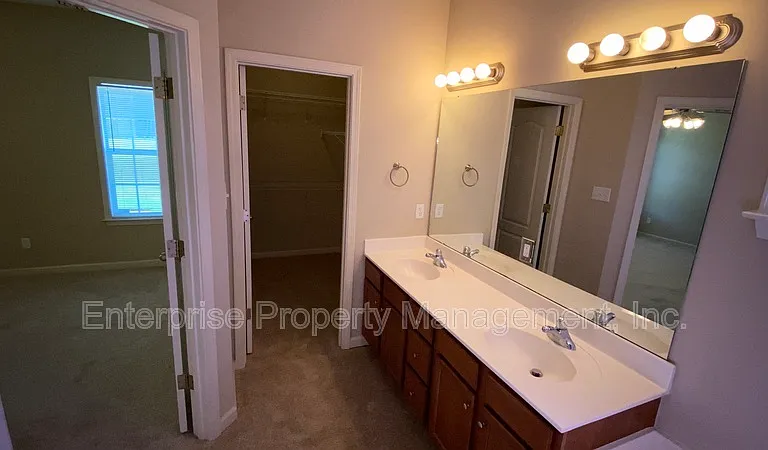 10204 Sutton Ridge Ln — Photo 12