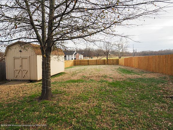3rd image of 1809 Dorchester Dr