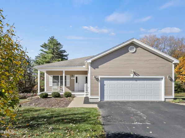 29 Aspen Way, Pittsfield, MA 01201