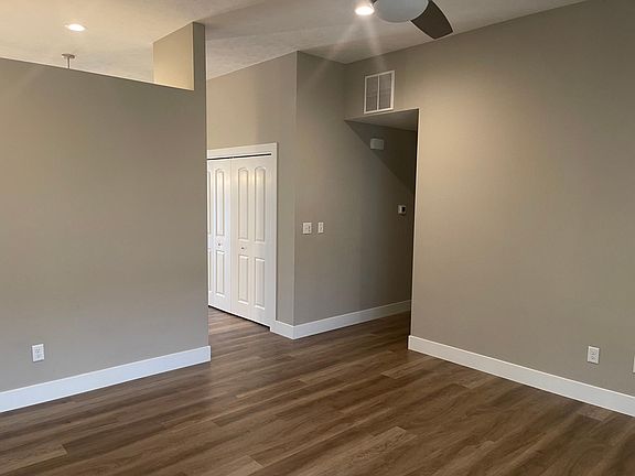 4th image of 494 Magnolia Dr