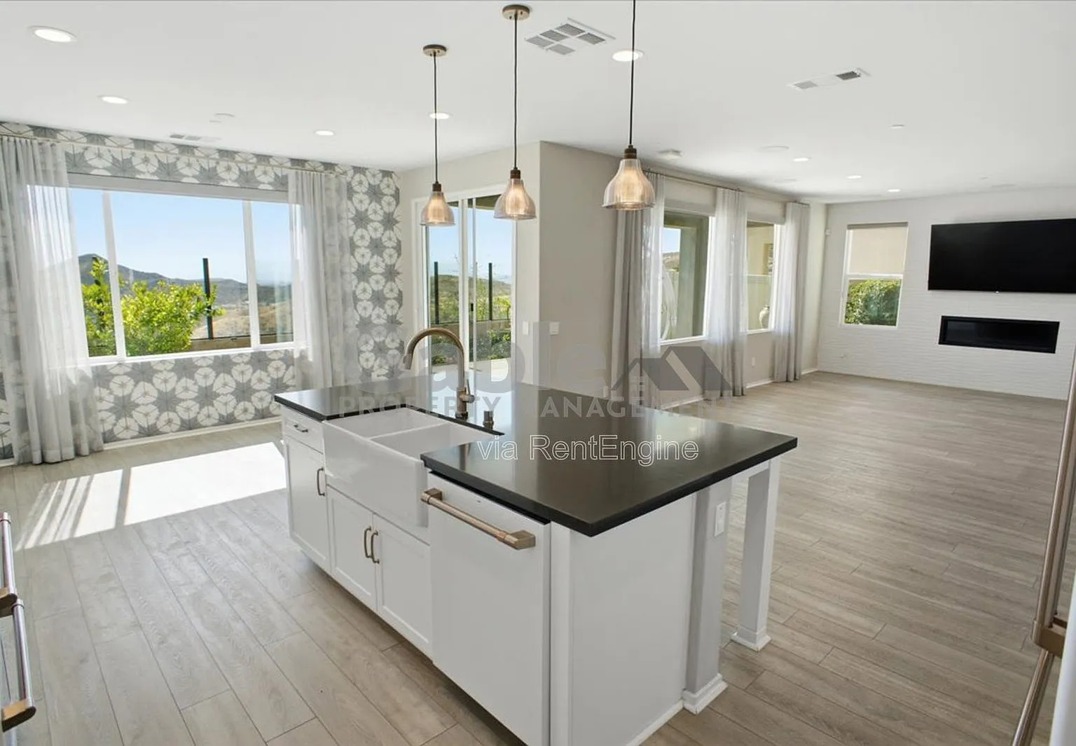 4 bed, 3.0 bath, 2529 sqft, $4,995 — Photo 3