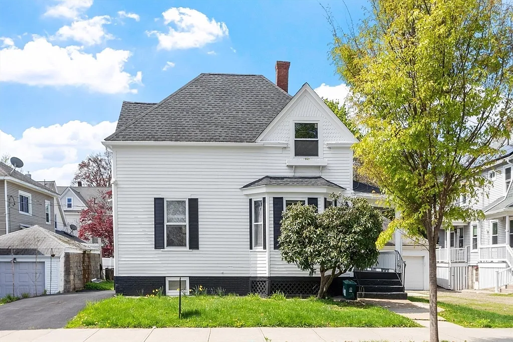 3 bed, 2.0 bath, 1390 sqft, $2,900 — Photo 1