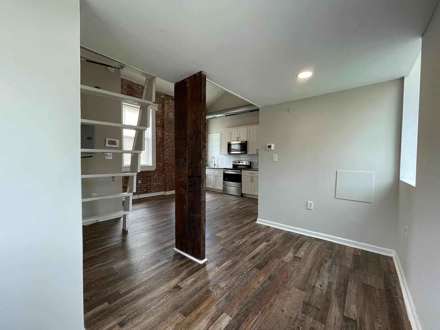 Studio, 2640 sqft, $1,000 — Photo 3