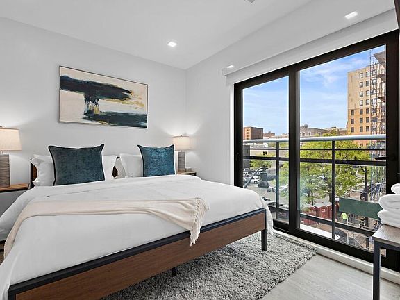 3rd image of 41 William St #404