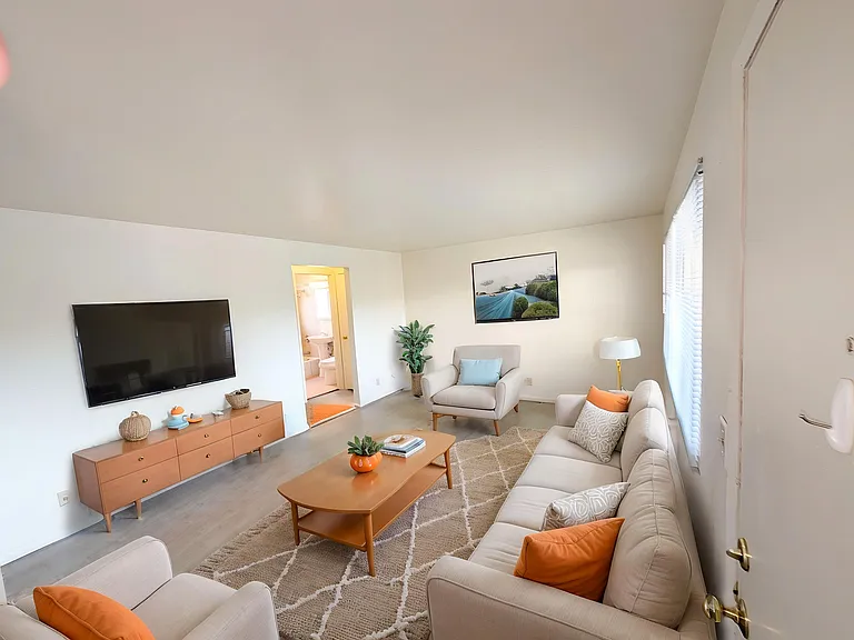 2021 NW 65th St #3 — Photo 4