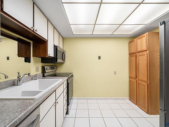 5th image of 2904 W 33rd St APT 125