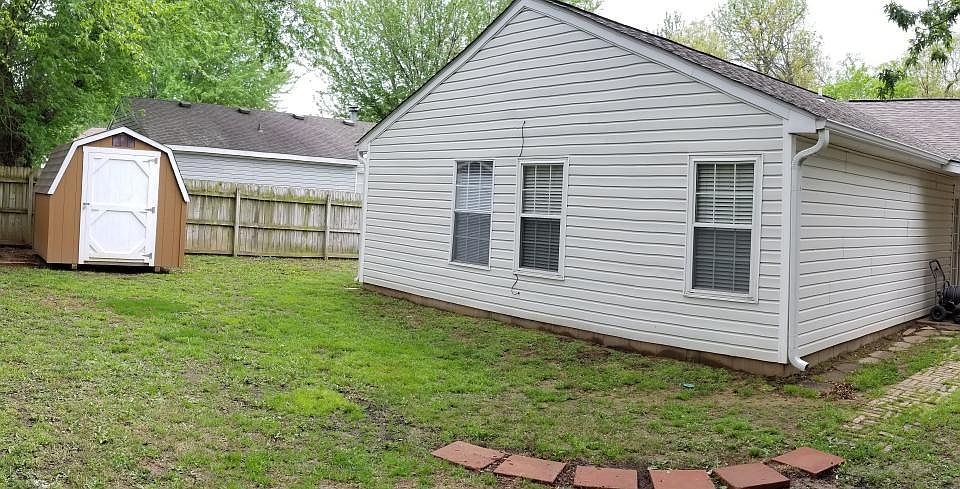 2nd image of 1628 N Timberline Dr