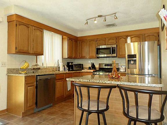 5th image of 8 Meadow Ave