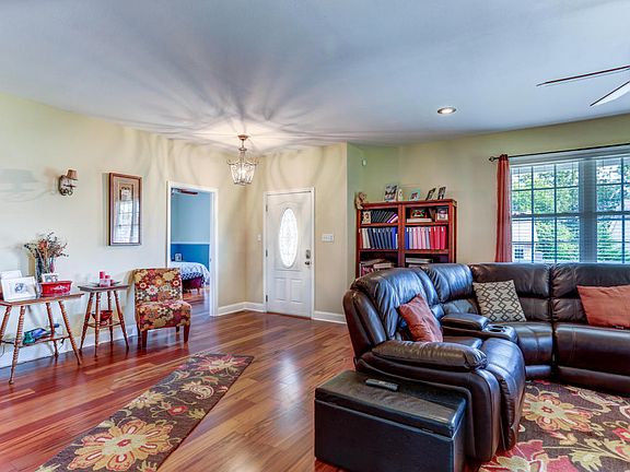 4th image of 8717 Brookhaven Dr