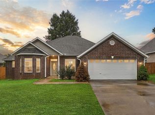 5704 W Stoney Creek Dr, Rogers, AR 72758