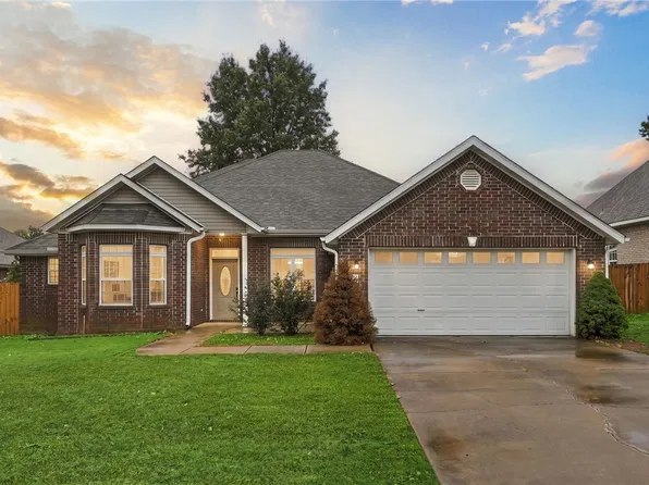 5704 W Stoney Creek Dr, Rogers, AR 72758