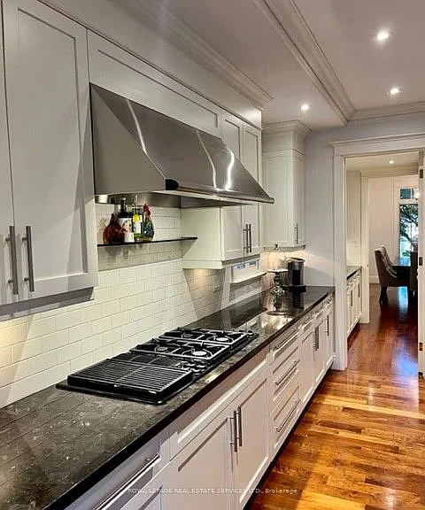 33 Howard Ave — Photo 11