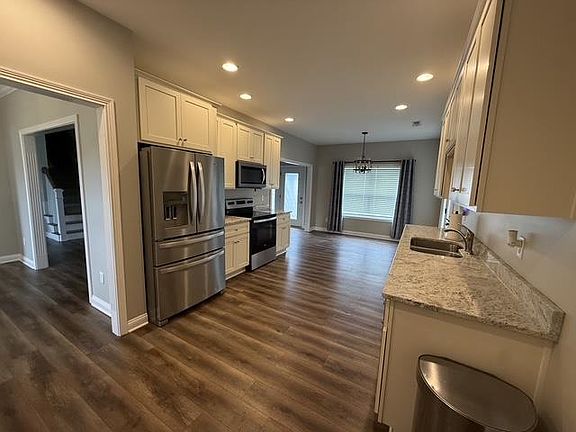 3rd image of 269 Crabtree Ln