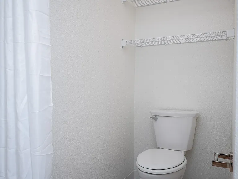 Alder House — Photo 41