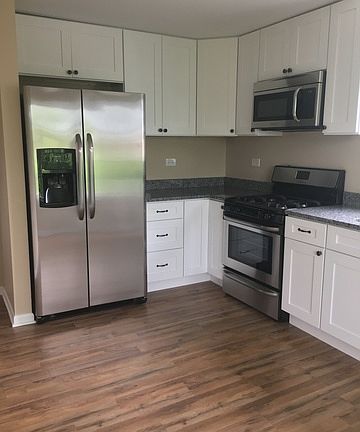 3rd image of 340 Ashbury Ln W APT 1