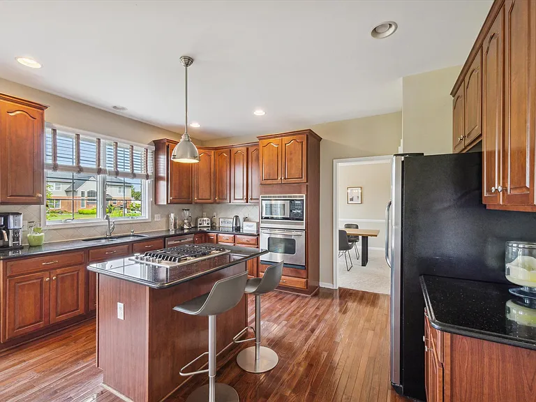 24323 Bellingham Dr — Photo 25