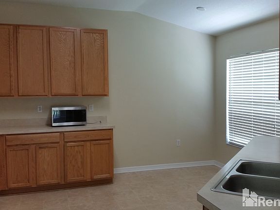 3rd image of 5633 Autumn Shire Dr