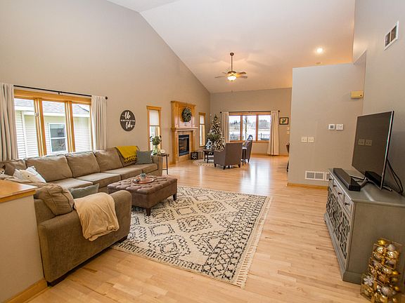 5th image of 2401 Majestic Ln